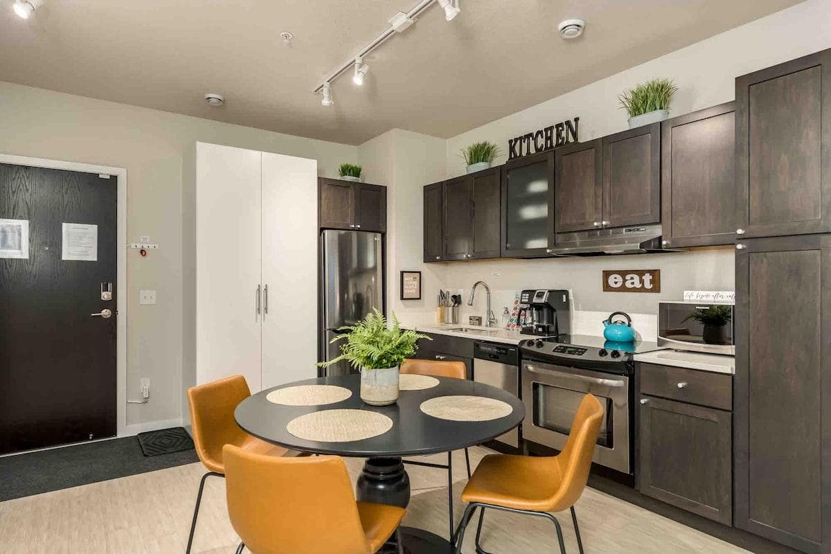 Dining area into the kitchen 
