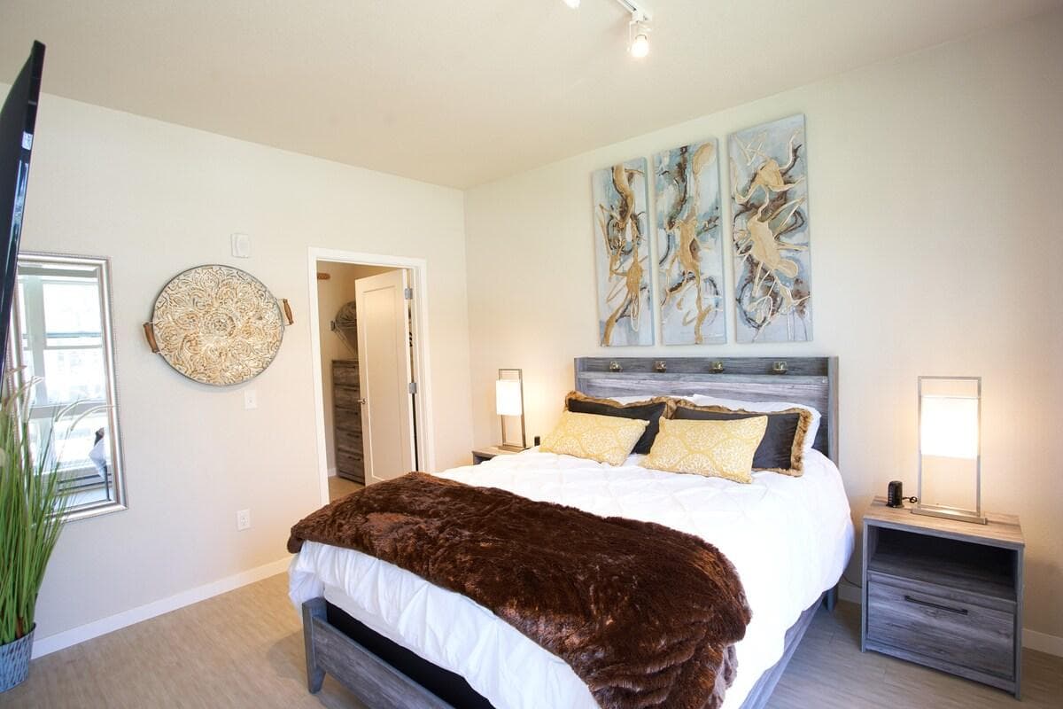 Bedroom with queen mattress