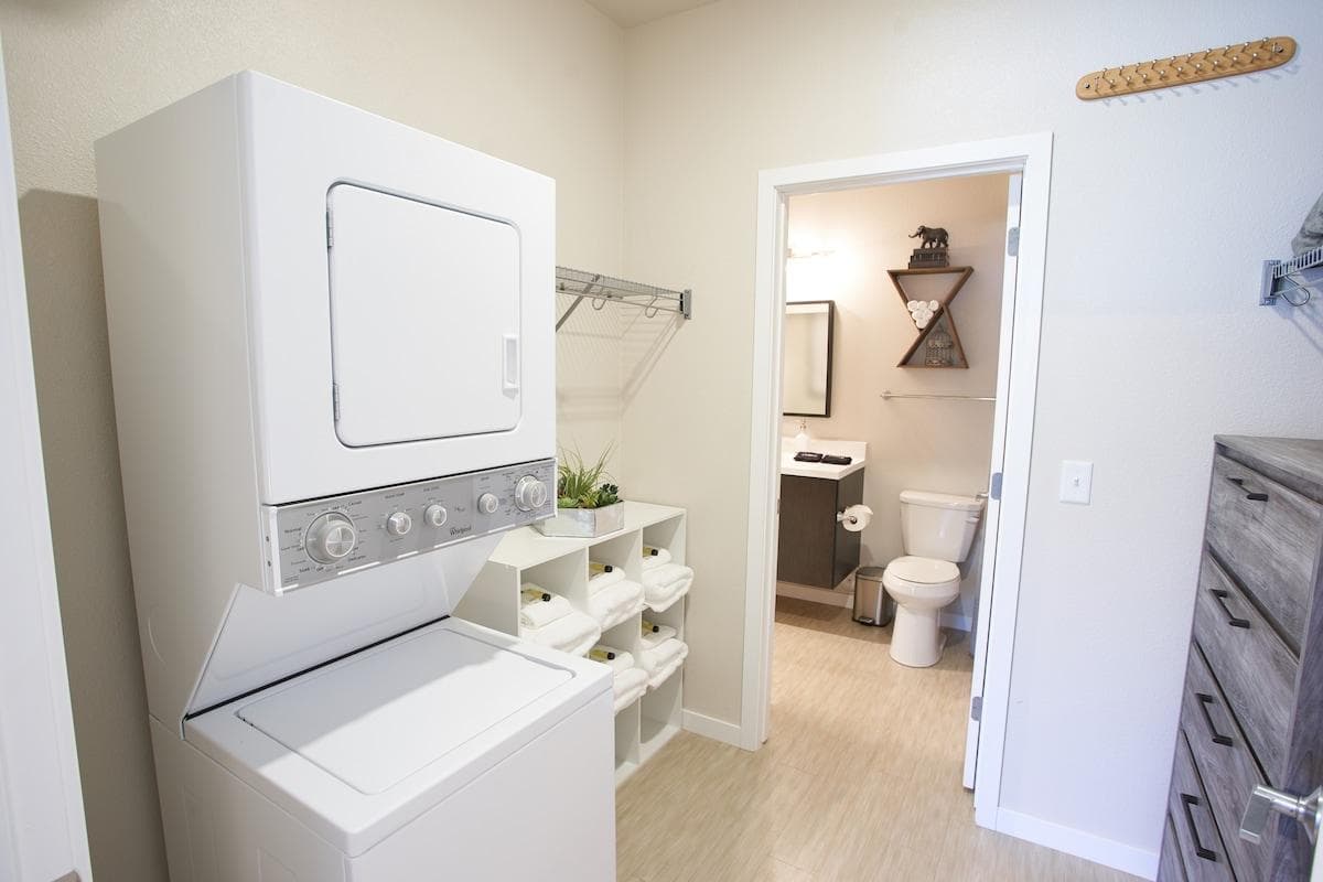 Laundry unit, washer and dryer, dresser, linens 