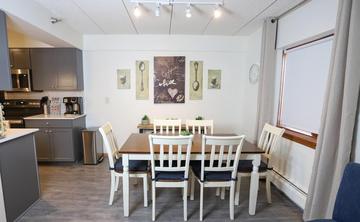 Dining area for 6 